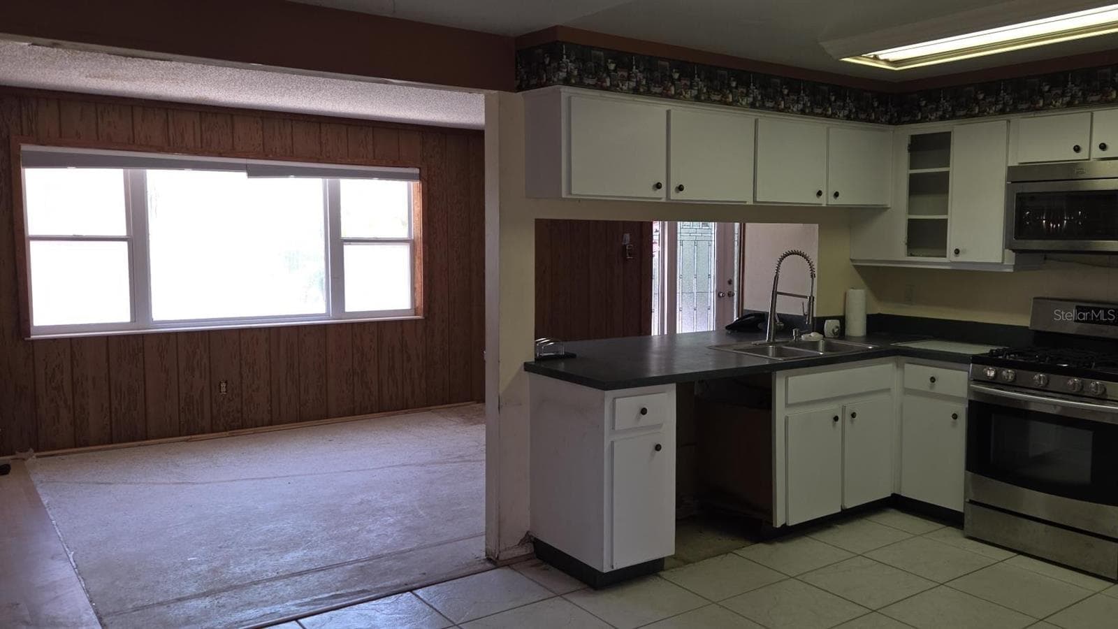 Kitchen-Family Room - 8665 MOCKINGBIRD LN, SEMINOLE