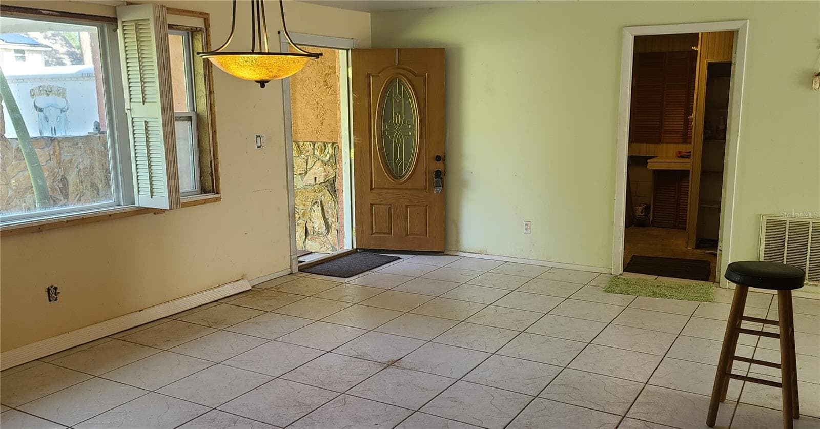 large Living Room - 8665 MOCKINGBIRD LN, SEMINOLE