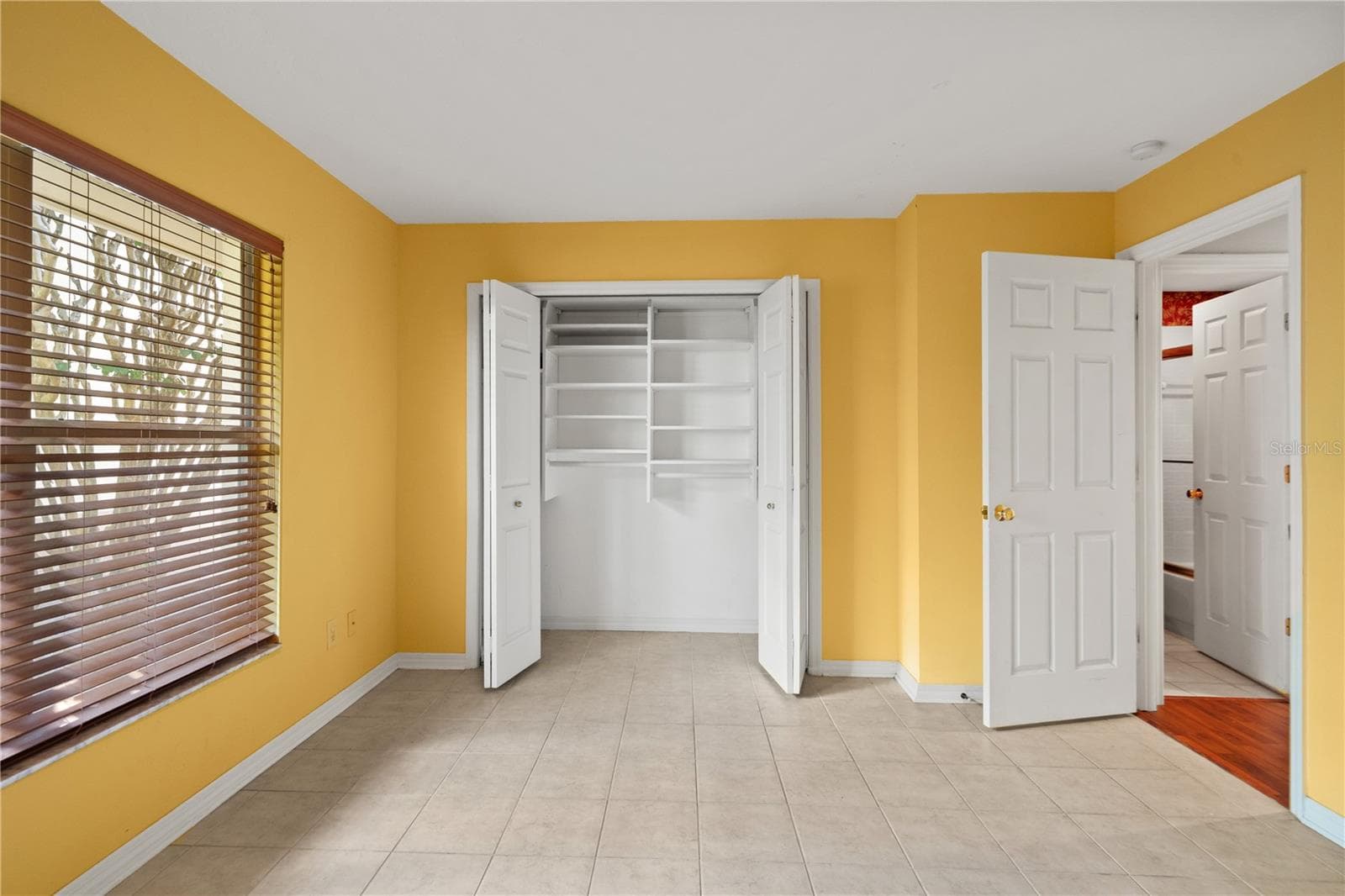 Single Family Residence at 6005 FAIRWAY PALMS CT, TAMPA, photo 33 of 58