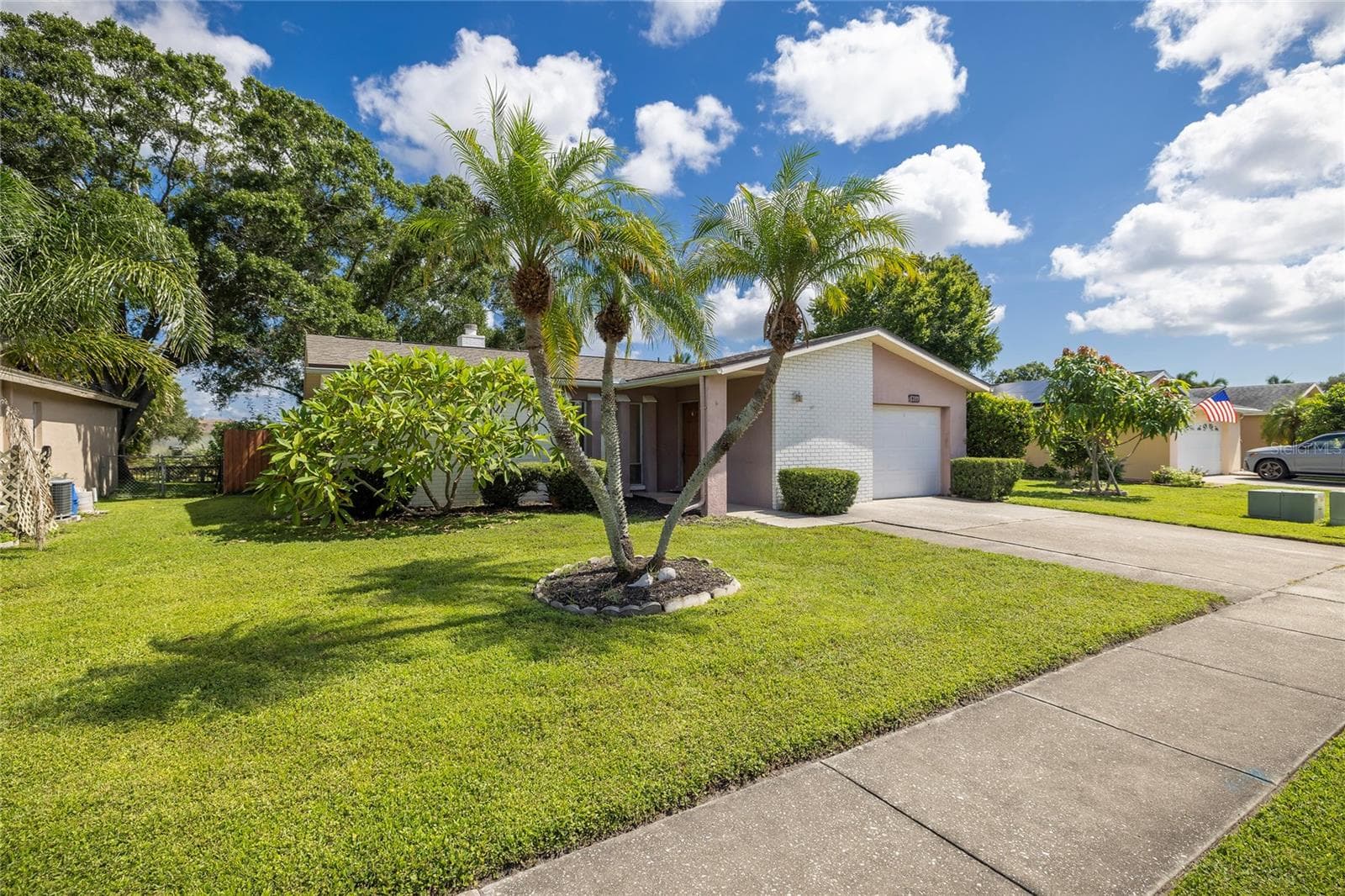 Large front yard - 6355 102ND TER N, PINELLAS PARK