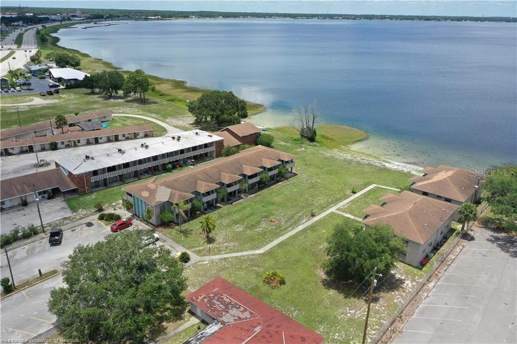 Quadruplex at 1001 LAKEVIEW DR, SEBRING, photo 5 of 16