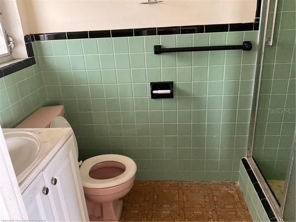 Quadruplex at 1001 LAKEVIEW DR, SEBRING, photo 13 of 16