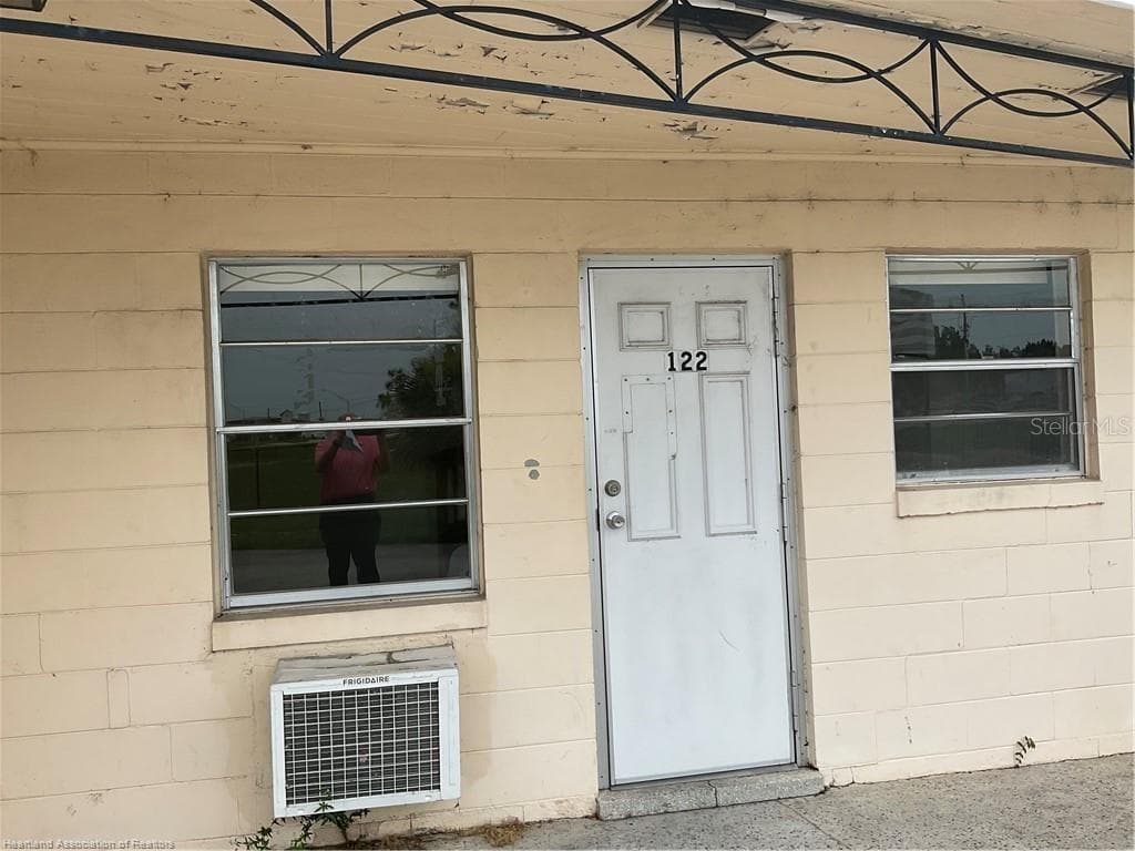 Quadruplex at 1001 LAKEVIEW DR, SEBRING, photo 15 of 16