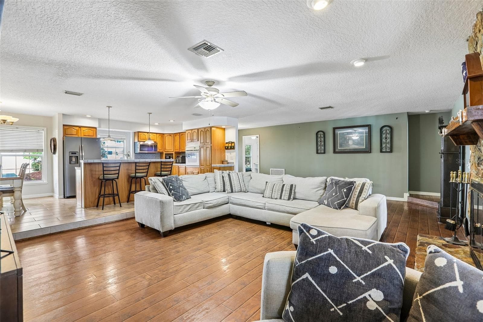 Single Family Residence at 3131 N CANAL DR, PALM HARBOR, photo 7 of 64