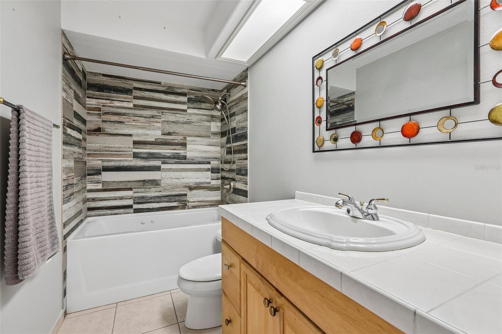 Jacuzzi tub - 3131 N CANAL DR, PALM HARBOR