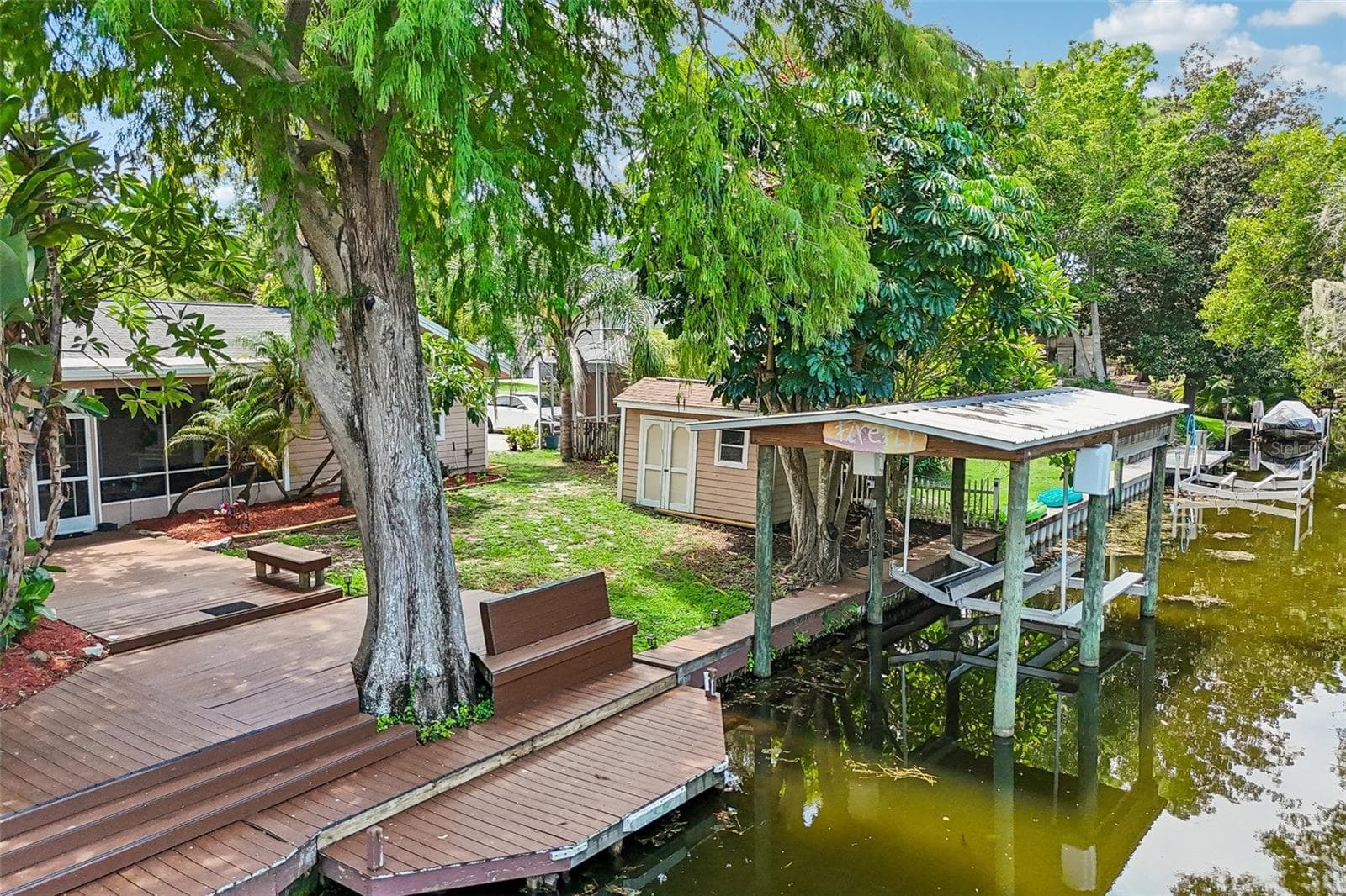 Boat lift - 3131 N CANAL DR, PALM HARBOR