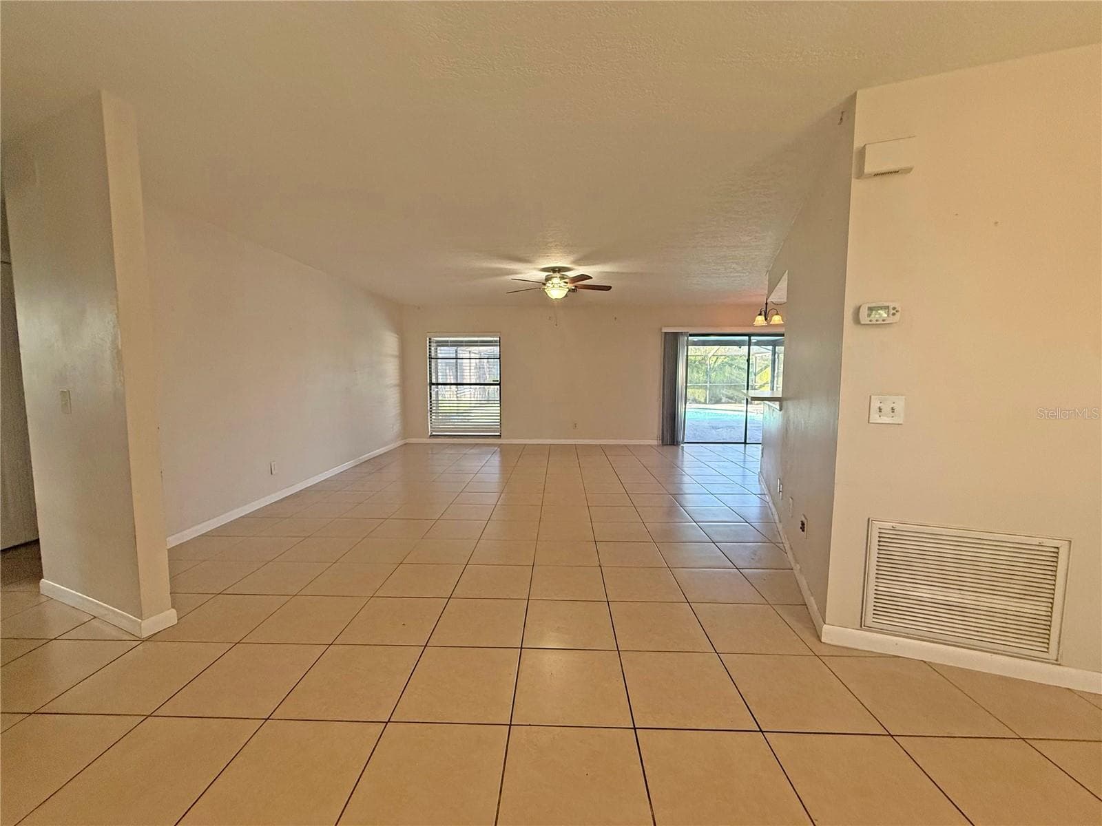 Single Family Residence at 13311 HOLLOWBEND LN, RIVERVIEW, photo 4 of 20