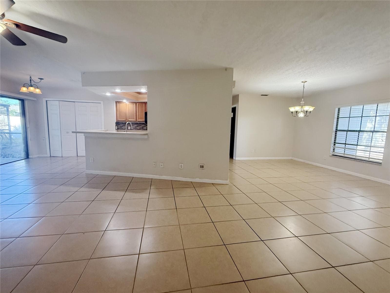 Single Family Residence at 13311 HOLLOWBEND LN, RIVERVIEW, photo 10 of 20