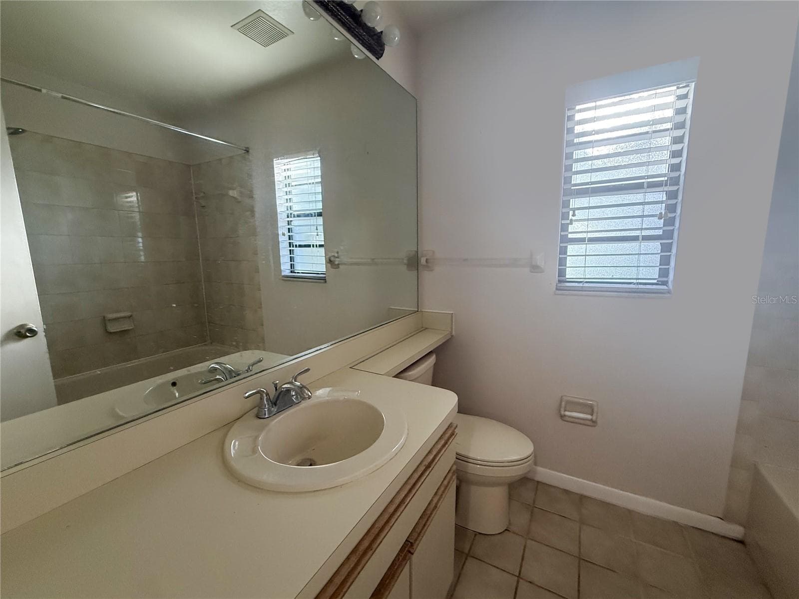 Single Family Residence at 13311 HOLLOWBEND LN, RIVERVIEW, photo 15 of 20