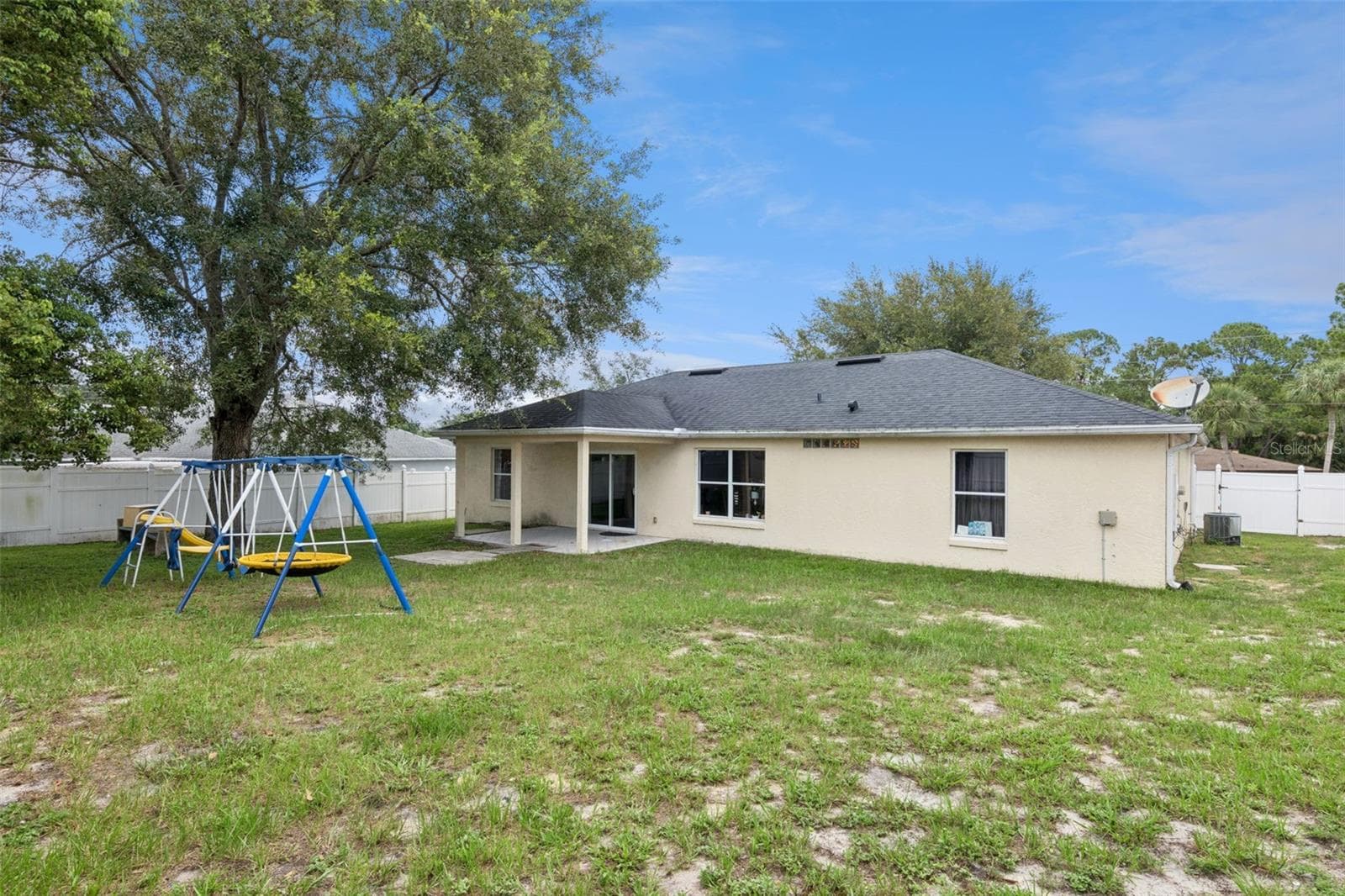 Backyard - 939 CLOVERLEAF BLVD, DELTONA