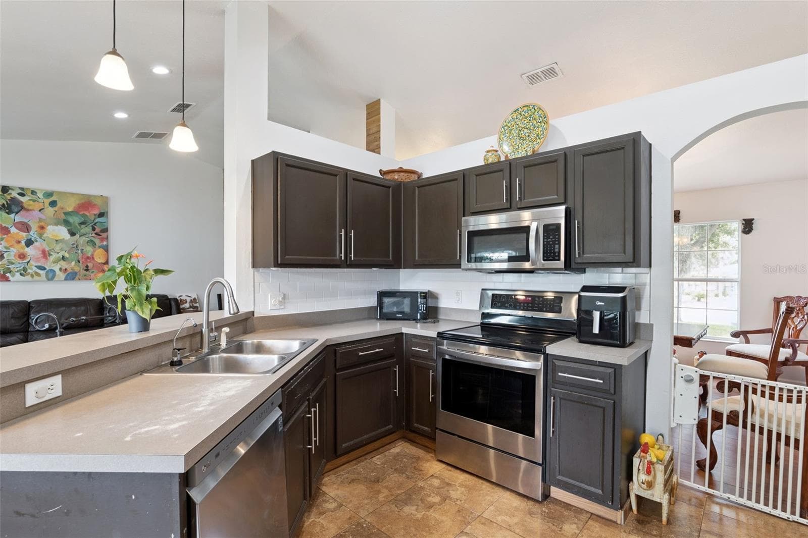 Kitchen - 939 CLOVERLEAF BLVD, DELTONA