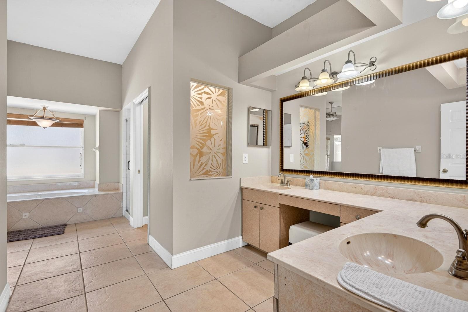 master bathroom - 5410 61ST ST E, BRADENTON