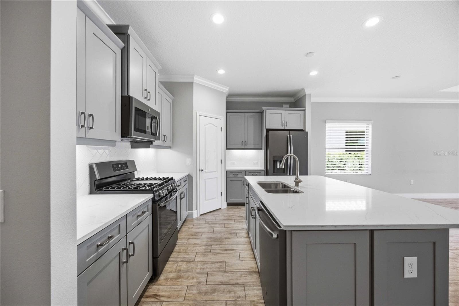 Single Family Residence at 26764 WEISKOPF DR, ENGLEWOOD, photo 12 of 66