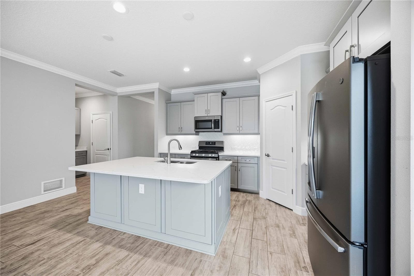 Single Family Residence at 26764 WEISKOPF DR, ENGLEWOOD, photo 15 of 66