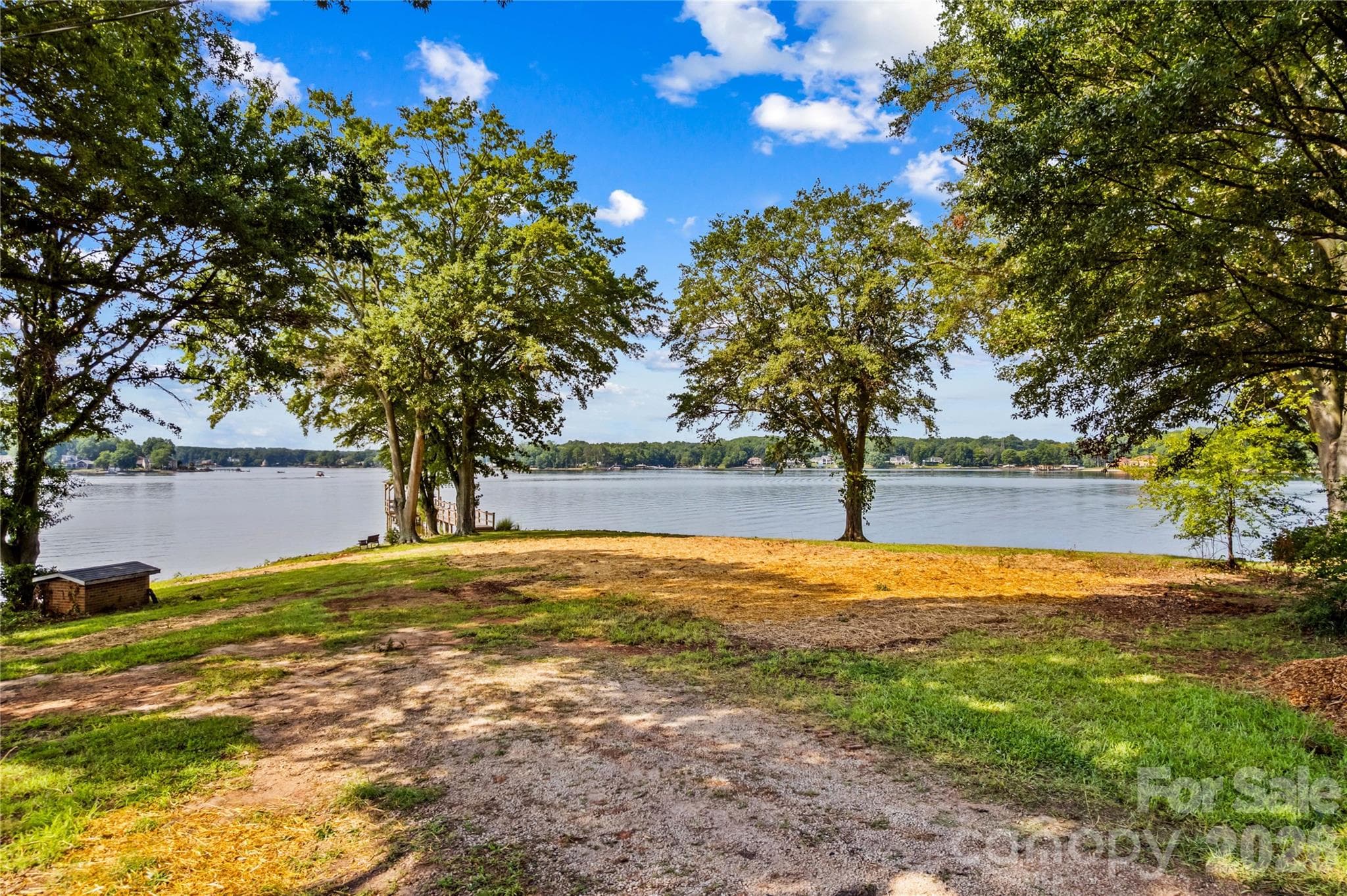 Hardwood shade trees - 7152 Channelview Drive, Sherrills Ford
