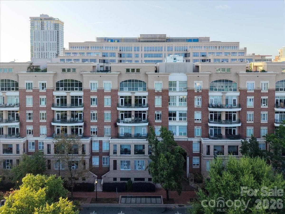 Condominium at 400 N Church Street, Charlotte, photo 7 of 37