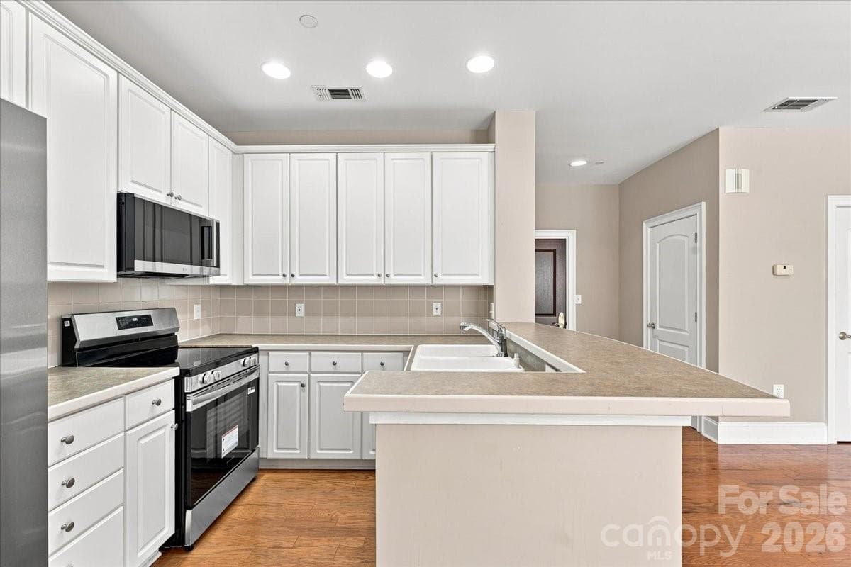 Condominium at 400 N Church Street, Charlotte, photo 19 of 37