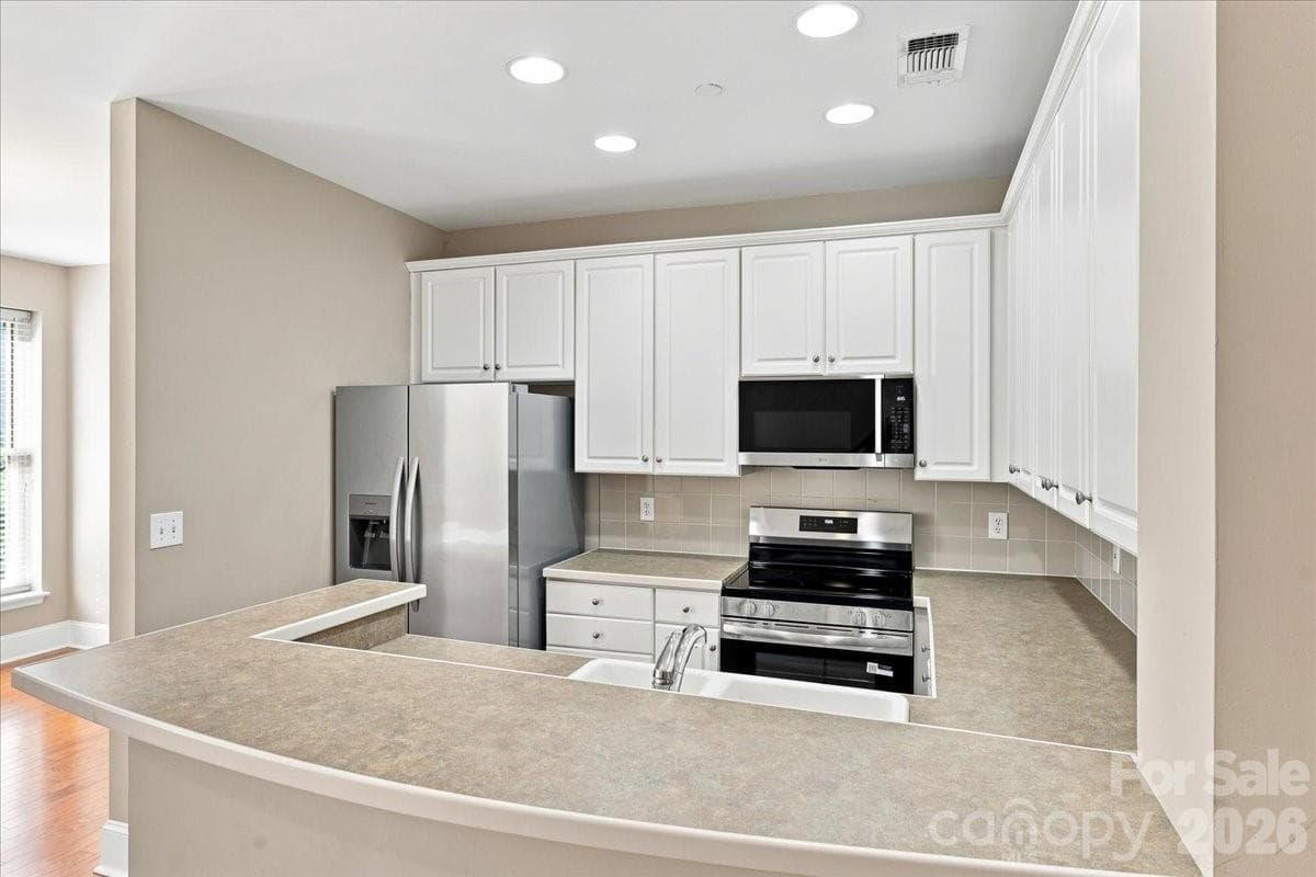 Condominium at 400 N Church Street, Charlotte, photo 20 of 37