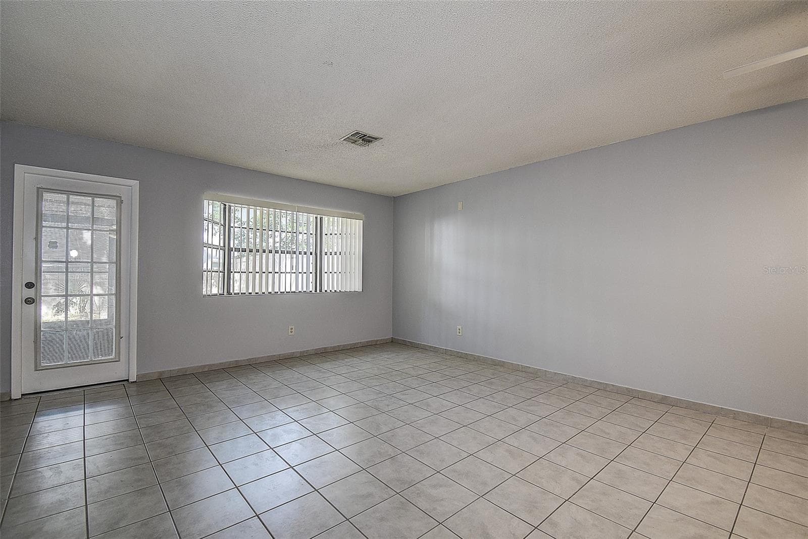 rom hallway to livingroom and back exit to screened patio - 10306 COUNCILS WAY, TEMPLE TERRACE