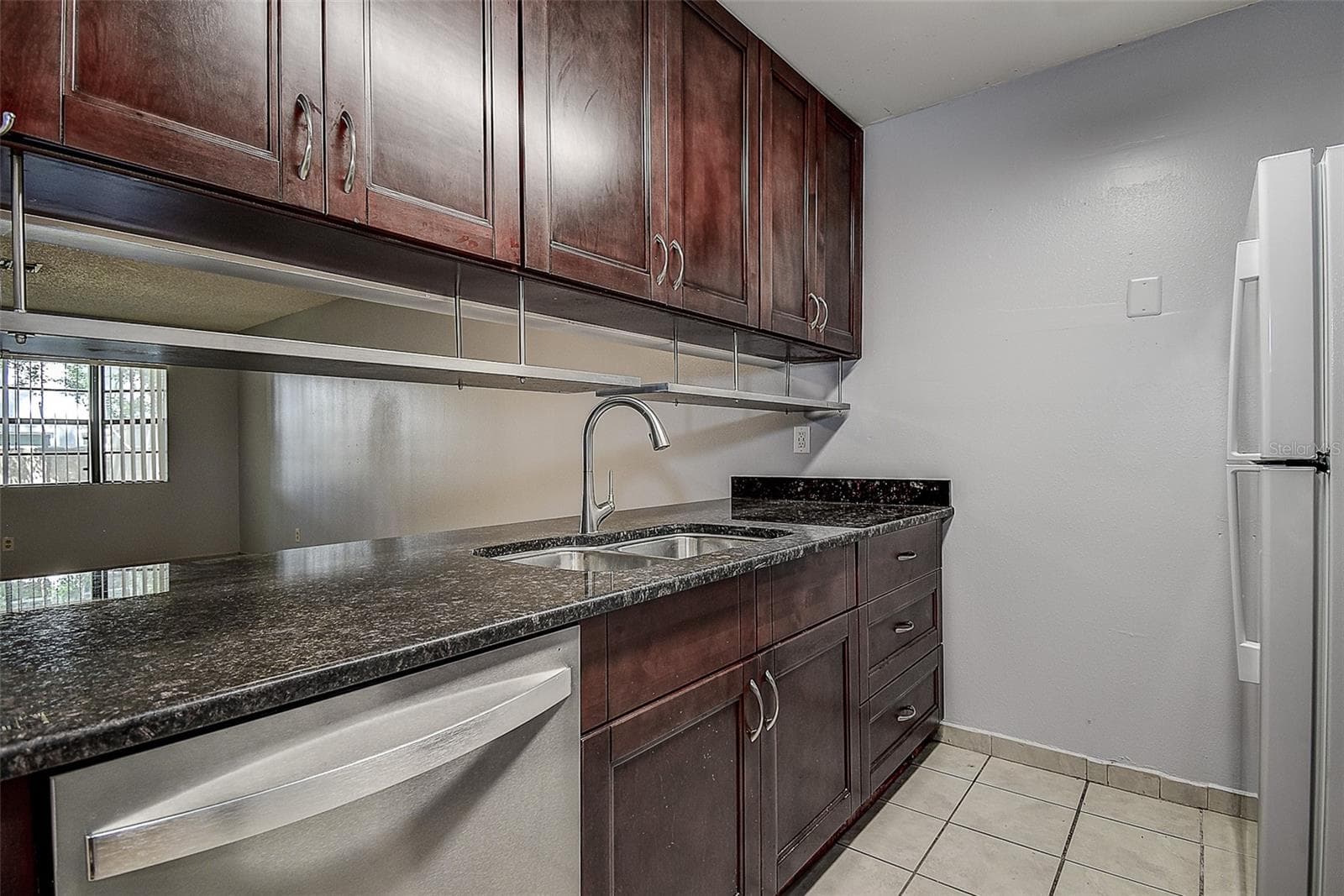 solid wood cabinets with all brand new appliances - 10306 COUNCILS WAY, TEMPLE TERRACE