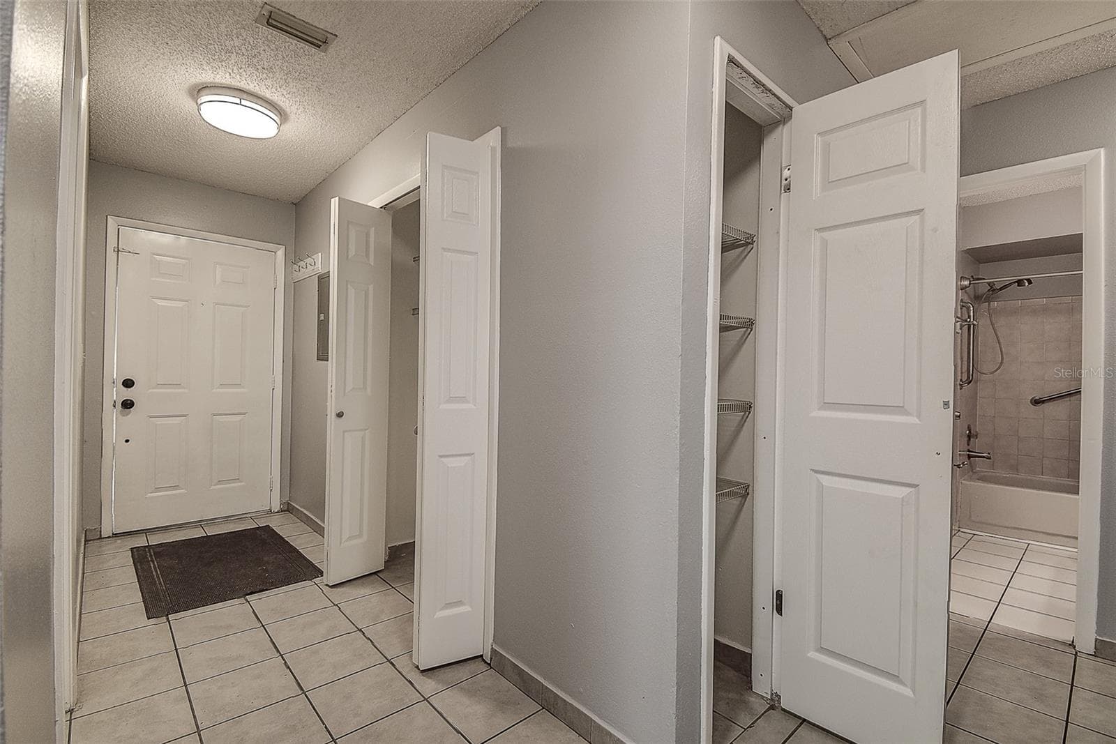 Sizable linen closet in hallway and closet for 3rd bedroom - 10306 COUNCILS WAY, TEMPLE TERRACE