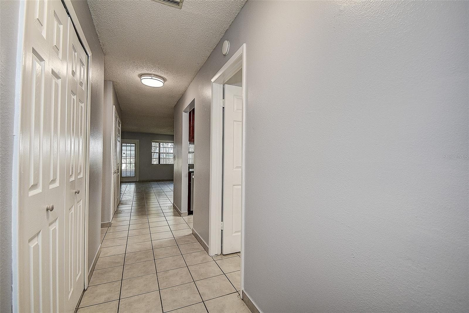 Immediate entrance to kitchen and living room - 10306 COUNCILS WAY, TEMPLE TERRACE