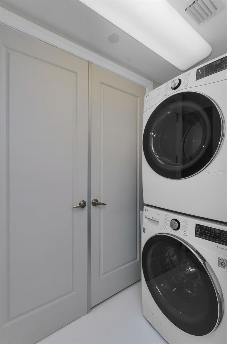 additional area with washer dryer and doors to ac handler - 331 CLEVELAND ST #1101, CLEARWATER