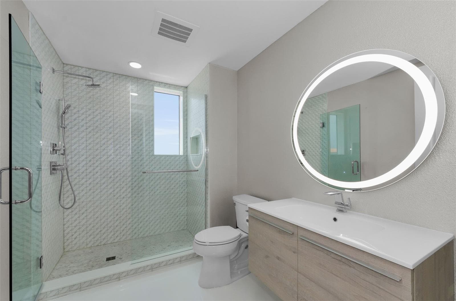 Great space for walk in shower in 2nd bathroom - 331 CLEVELAND ST #1101, CLEARWATER
