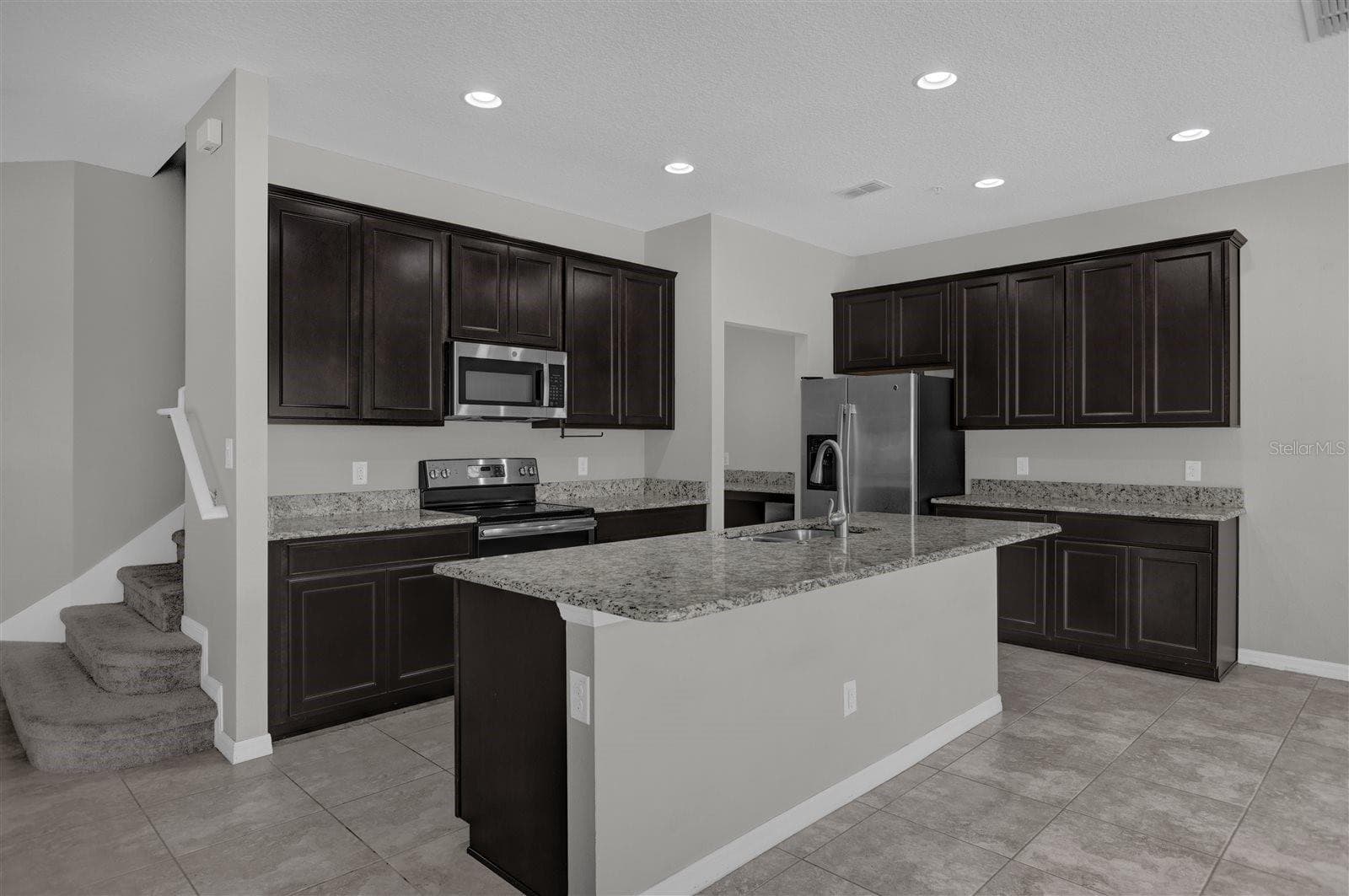 Townhouse at 1160 PALMA VERDE PL, APOPKA, photo 4 of 46