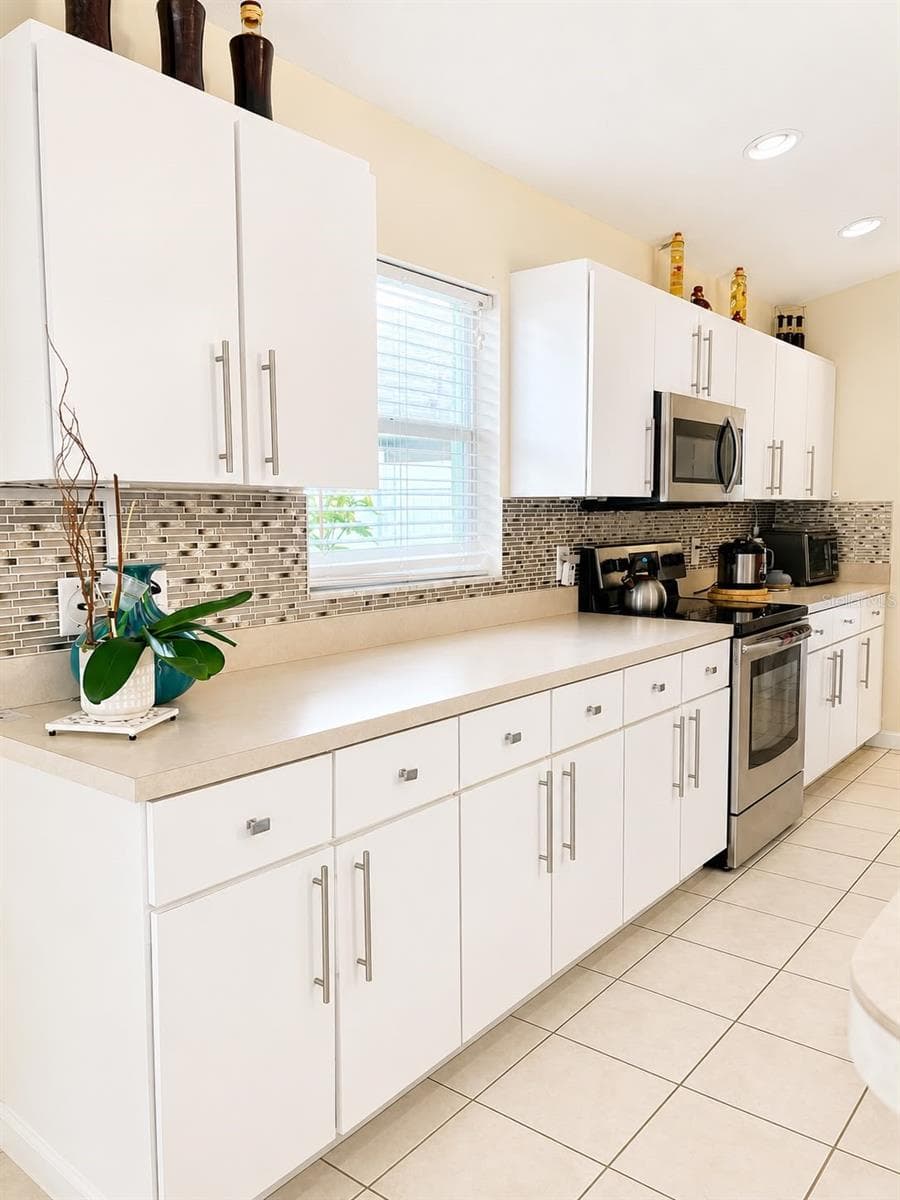 Kitchen3 - 9708 WHITE BARN WAY, RIVERVIEW