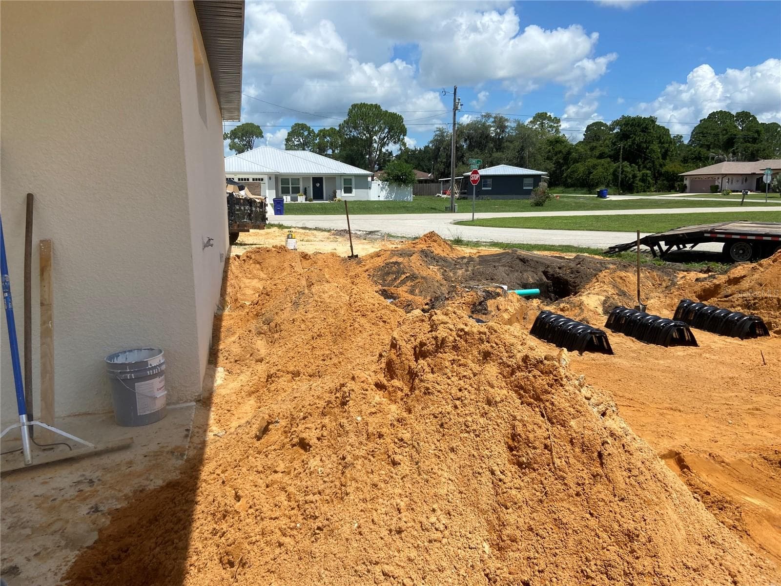 ATU Septic on side front - 410 CITROEN DR, SEBRING