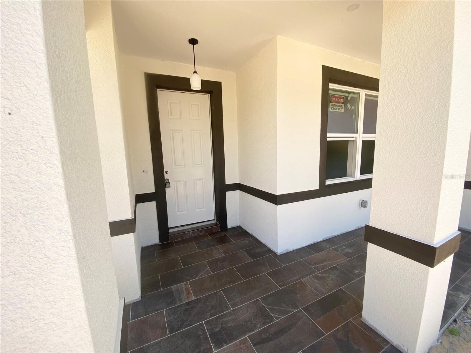 front porch - 410 CITROEN DR, SEBRING