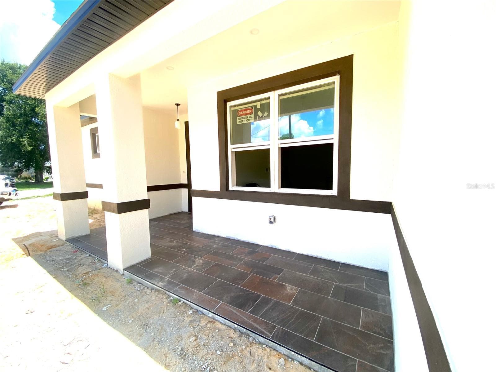 front porch - 410 CITROEN DR, SEBRING