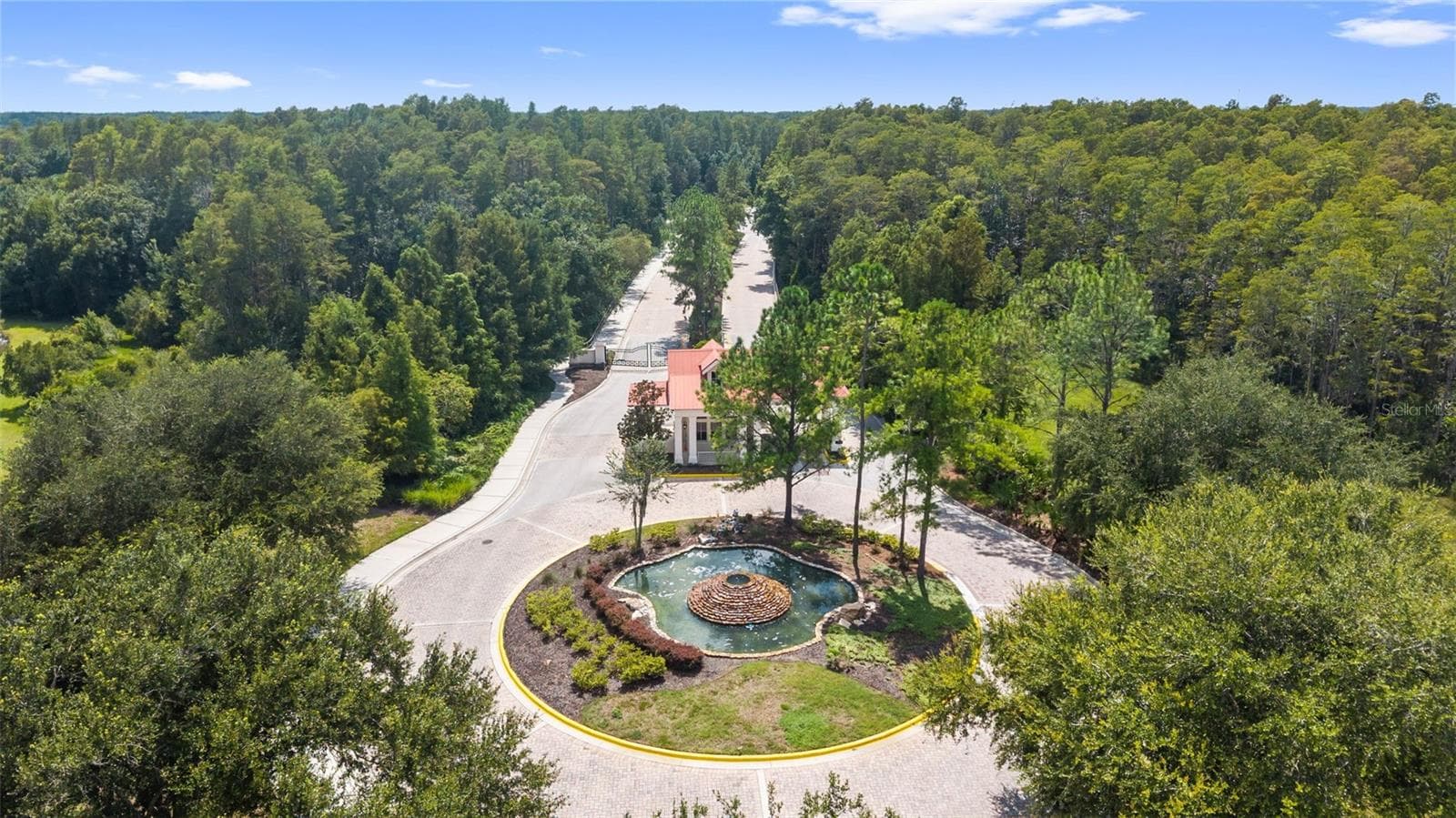 Gate Guard House - 19714 LONESOME PINE DR, LAND O LAKES