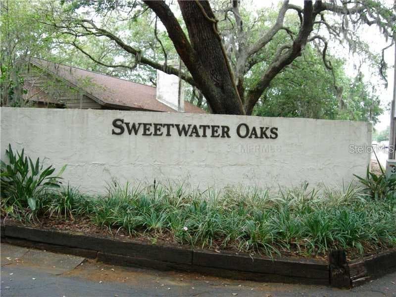 Single Family Residence at 4512 SWEETWATER LAKE DR #10, TAMPA, photo 4 of 27