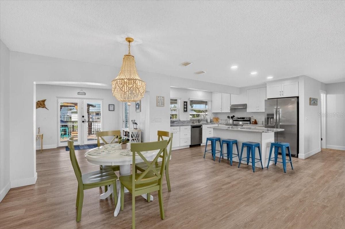 Dinette Area - 5016 MANGROVE POINT RD, BRADENTON