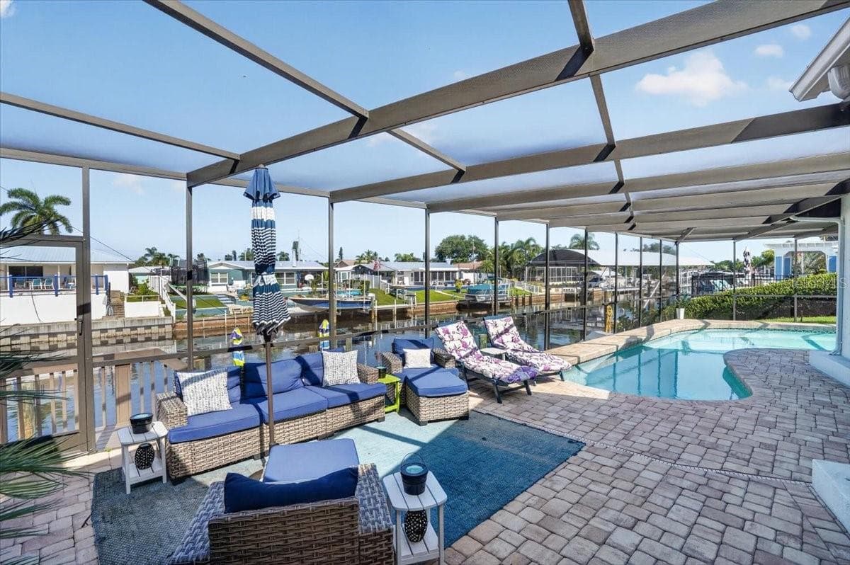Covered Entertaining Area - 5016 MANGROVE POINT RD, BRADENTON