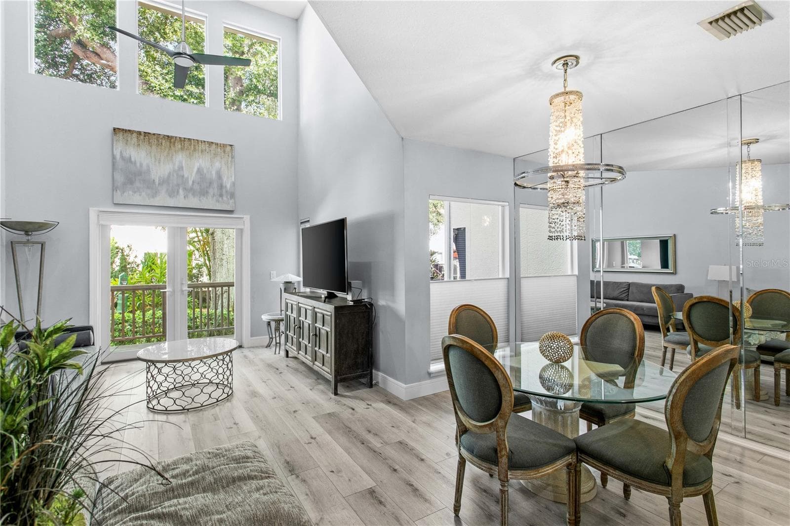 Natural light is plentiful here. - 1116 SHIPWATCH CIR, TAMPA