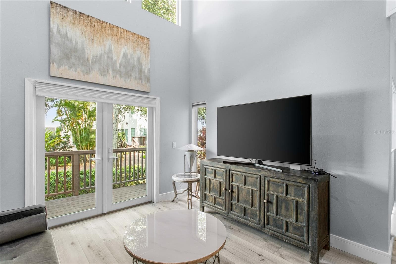 Enjoy the view of the beautiful courtyard. - 1116 SHIPWATCH CIR, TAMPA
