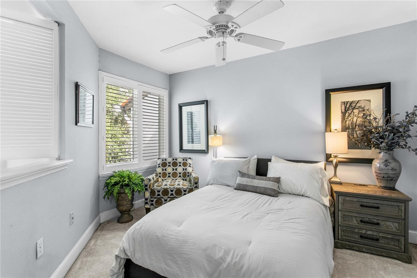 The second bedroom features a private en-suite bathroom for added comfort and convenience. - 1116 SHIPWATCH CIR, TAMPA