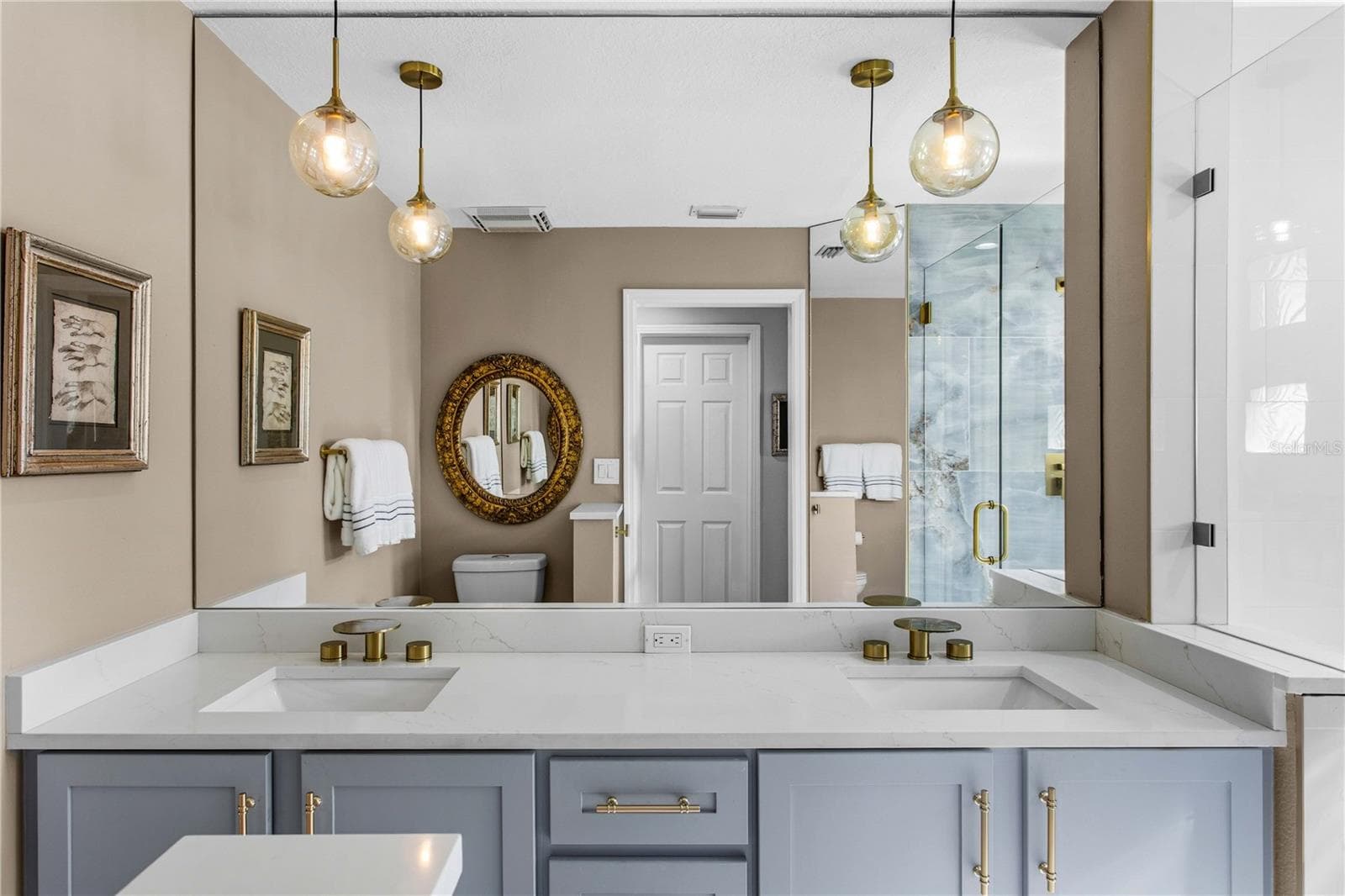 This gorgeous bathroom was completely redone. - 1116 SHIPWATCH CIR, TAMPA