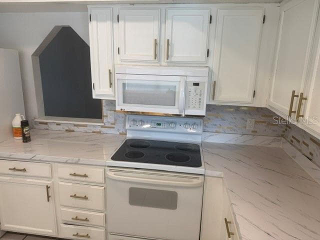 Single Family Residence at 2602 GRAMERCY DR, DELTONA, photo 4 of 17