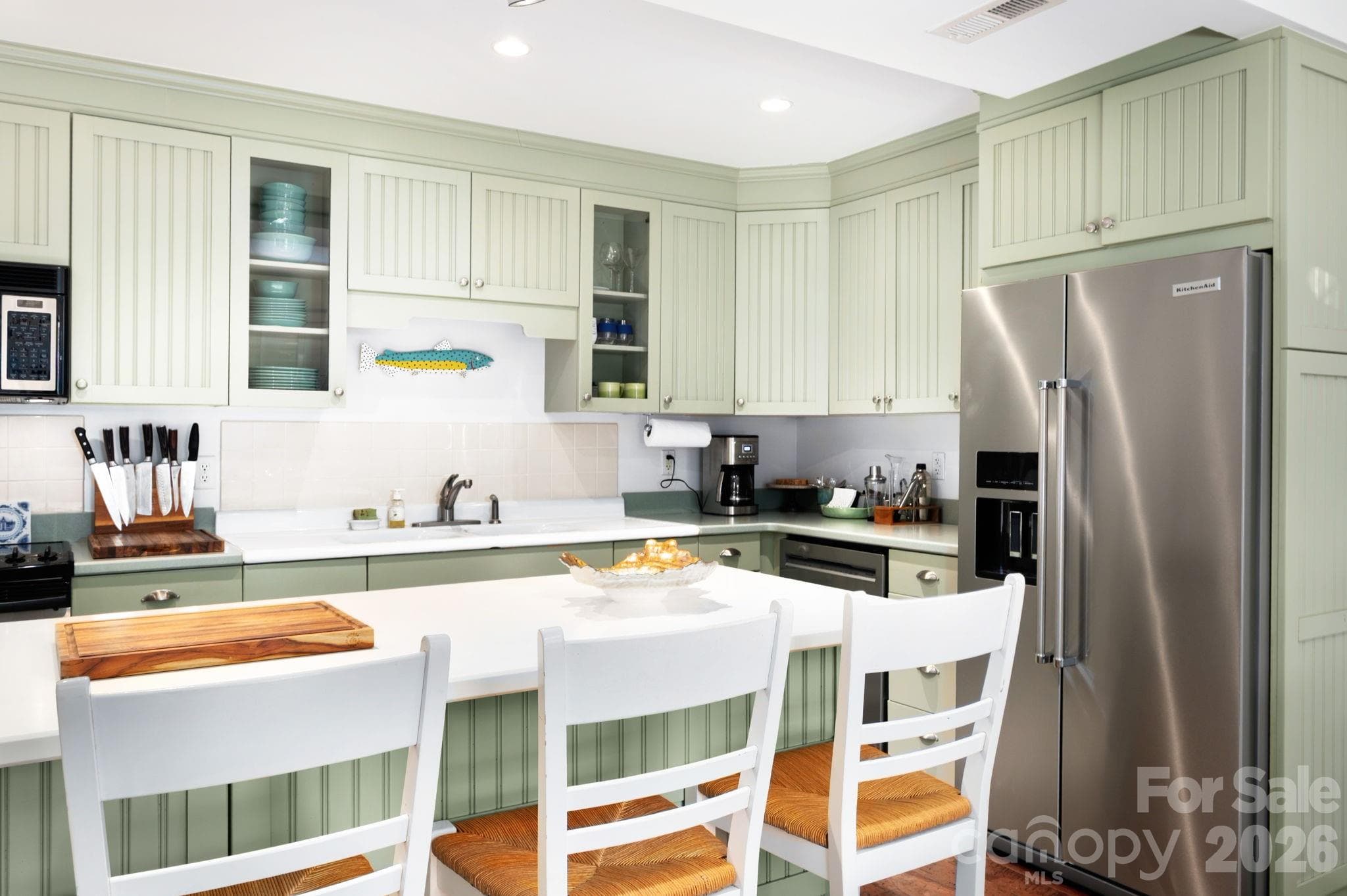 Breakfast bar seating - 183 Blarney Road, Lake Lure