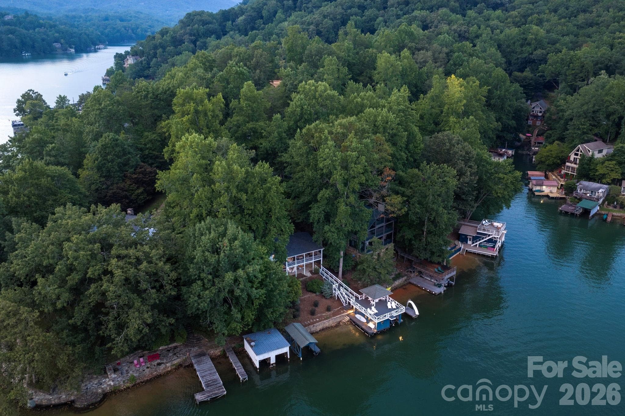 Ideally positioned just off the main channel in a private, quiet sunny cove with beautiful. - 183 Blarney Road, Lake Lure