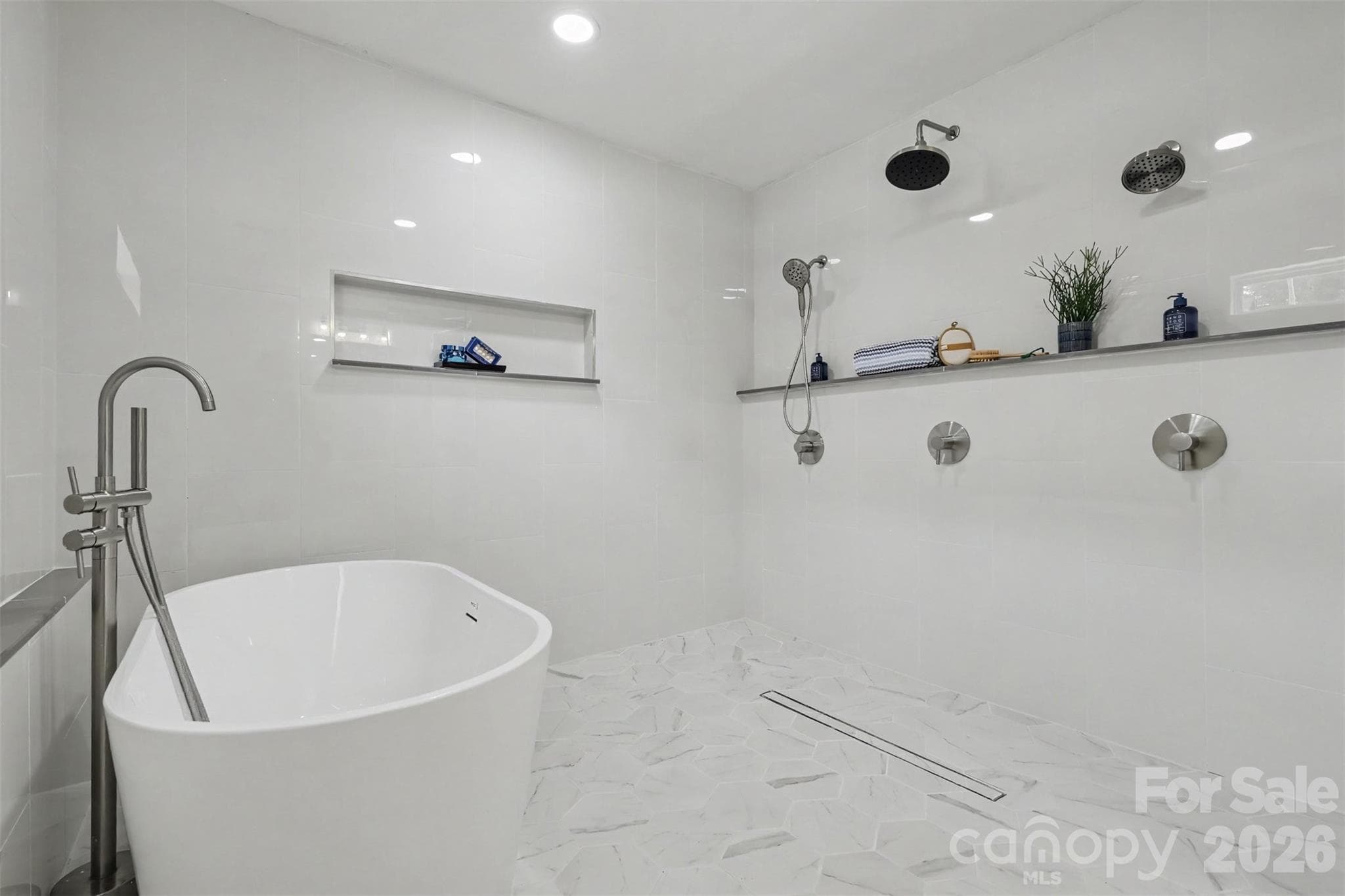 Primary Bathroom - 6917 Navajo Trail, Sherrills Ford