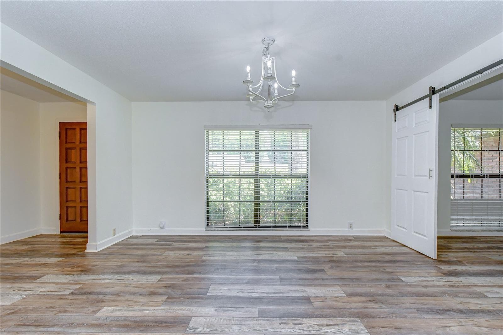 Elegant dining space framed by oversized windows - 1101 OAKRIDGE MANOR DR, BRANDON
