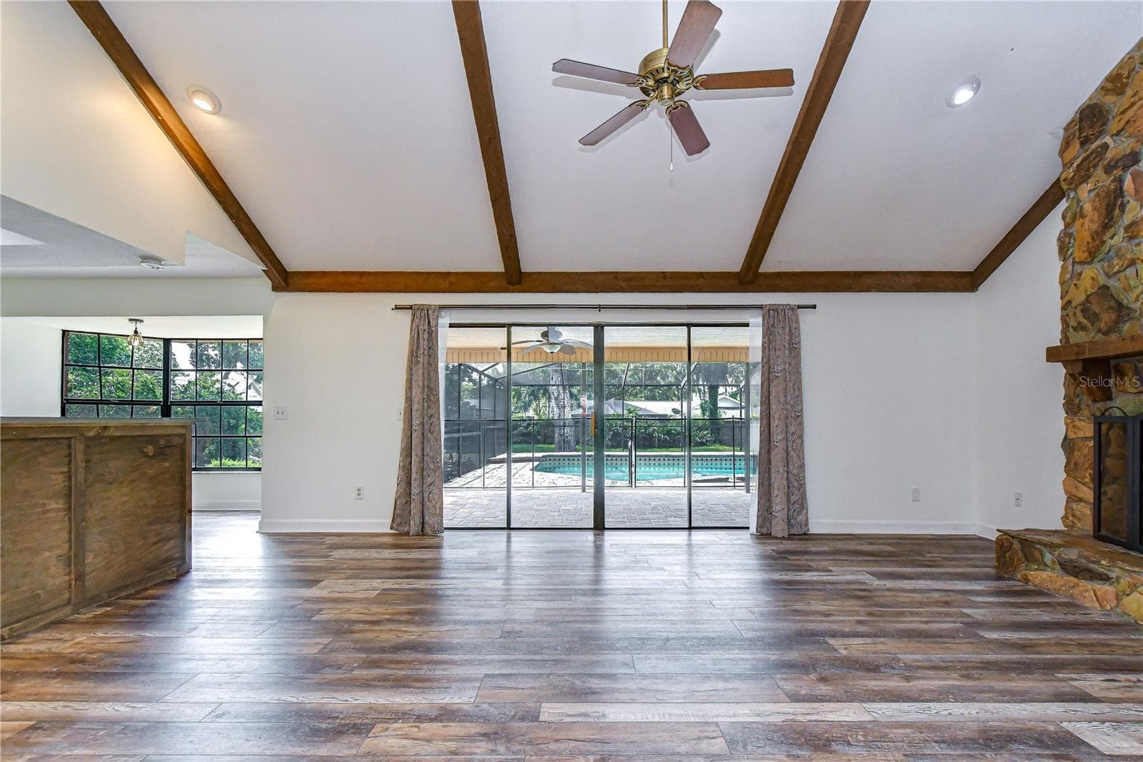 Grand sliders create a seamless connection between the family room and screened lanai - 1101 OAKRIDGE MANOR DR, BRANDON