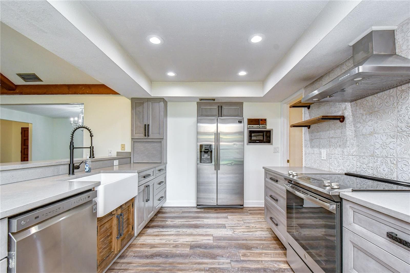 Open kitchen featuring stainless steel appliances, abundant cabinetry, and generous counter space - 1101 OAKRIDGE MANOR DR, BRANDON