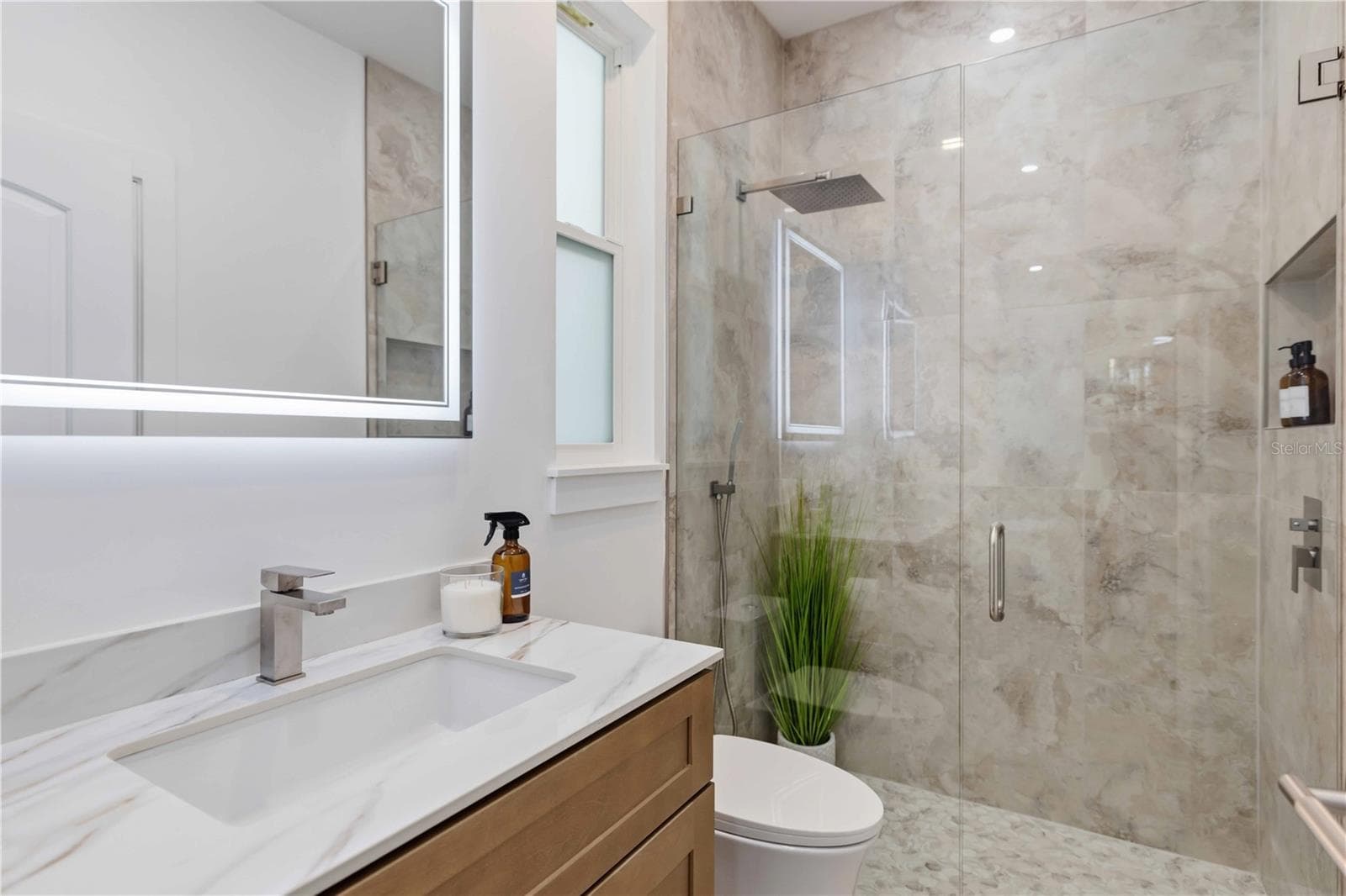 Jack-n-Jill Bath - 1354 TEAROSE PL, SARASOTA