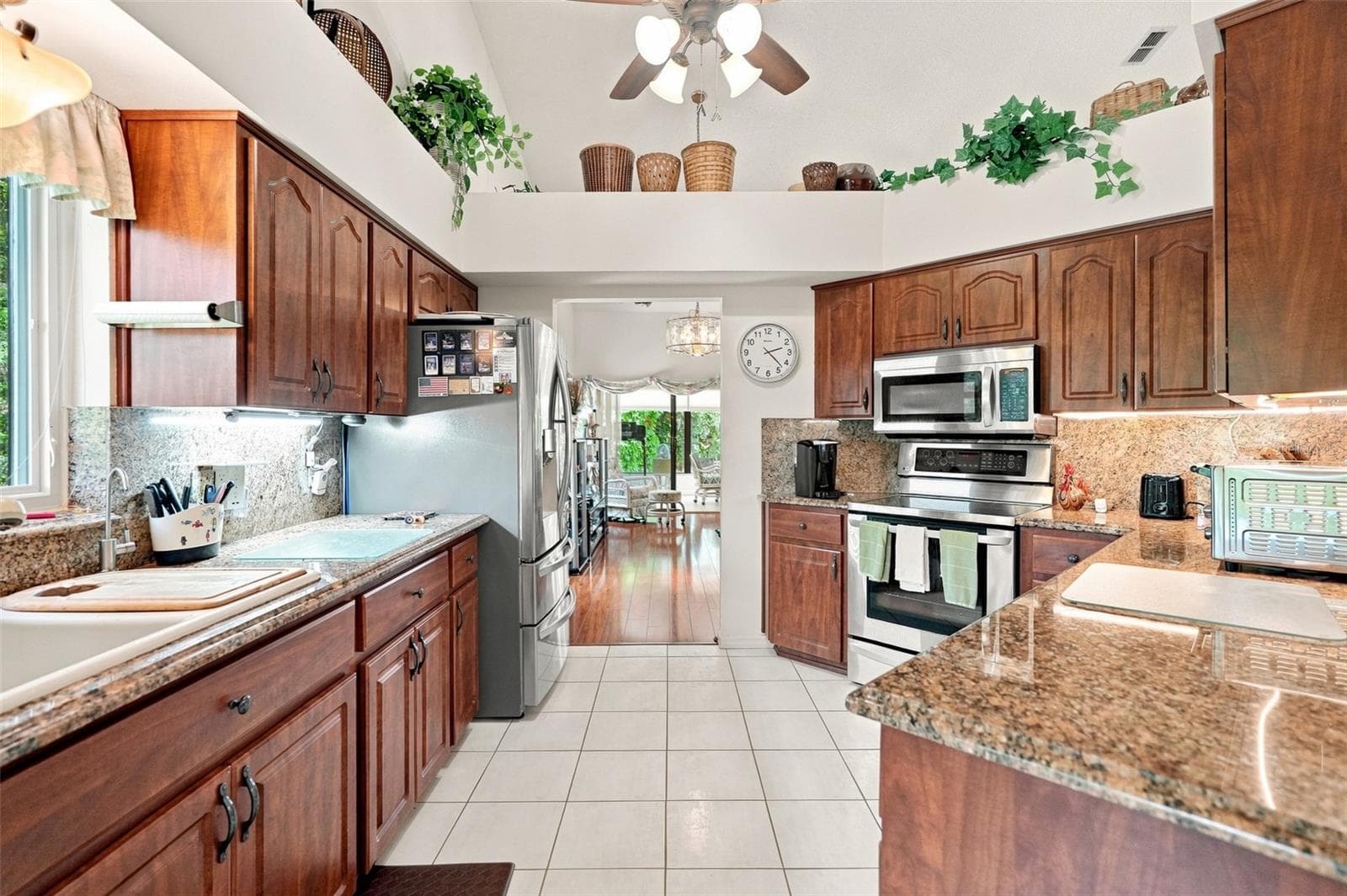 Garage Condo at 9239 TURNBERRY CT, NEW PORT RICHEY, photo 9 of 41